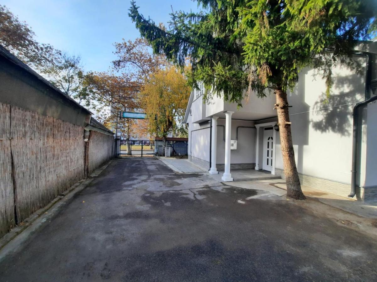 Borostyan Panzio Bed and Breakfast Debrecen Exteriör bild
