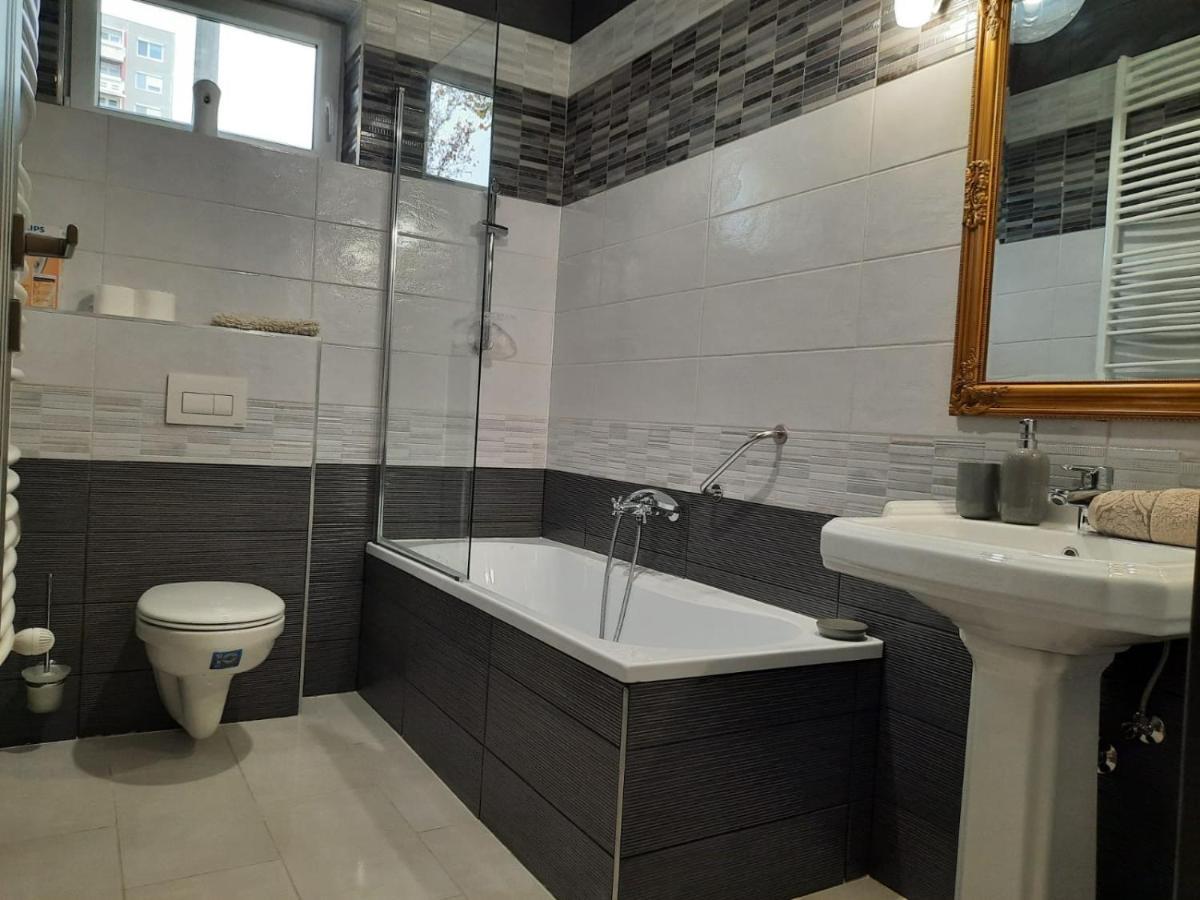 Borostyan Panzio Bed and Breakfast Debrecen Exteriör bild