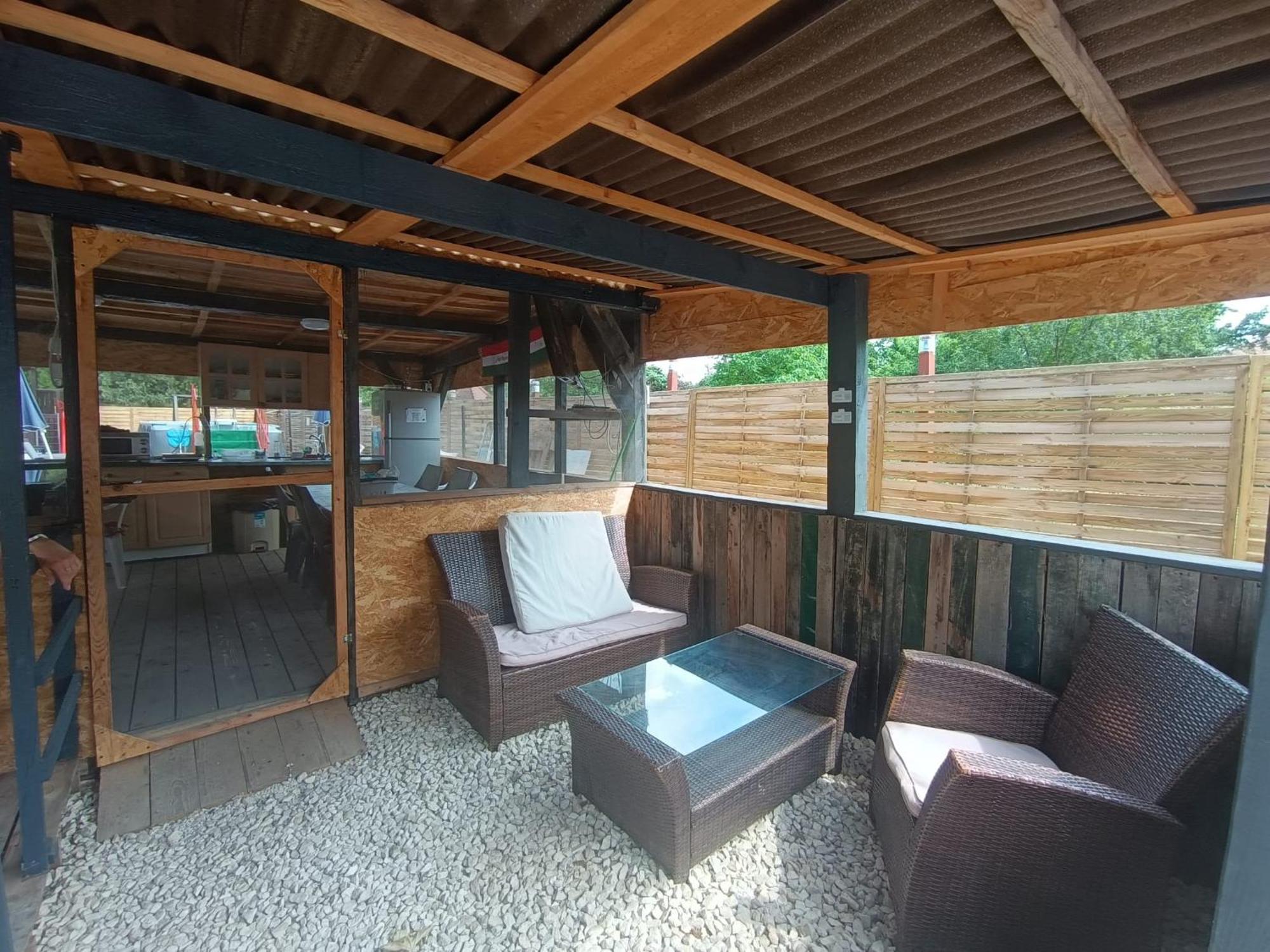 Borostyan Panzio Bed and Breakfast Debrecen Exteriör bild